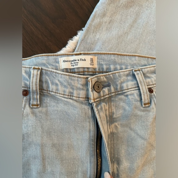 Abercrombie & Fitch Skinny High Rise Split Hem Jeans - Picture 7 of 8